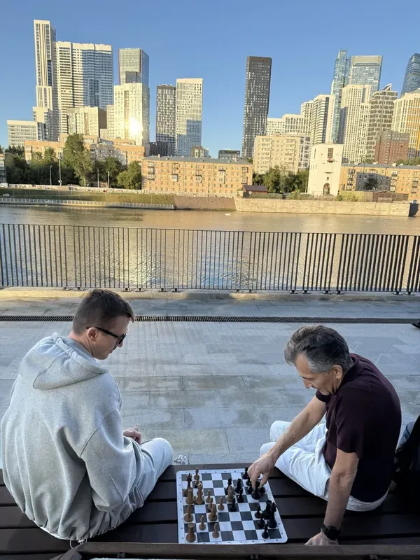Vibe Chess in Moscow: A game on the embankment with the Moscow City towers behind