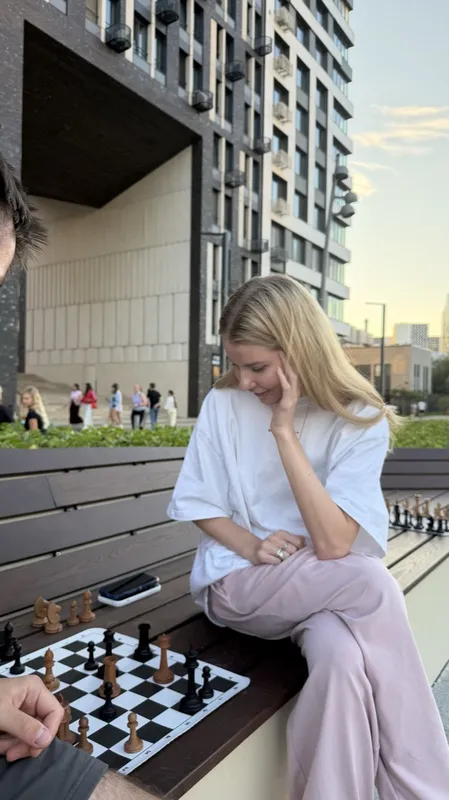 Vibe Chess in Moscow: Two people playing chess on a street bench