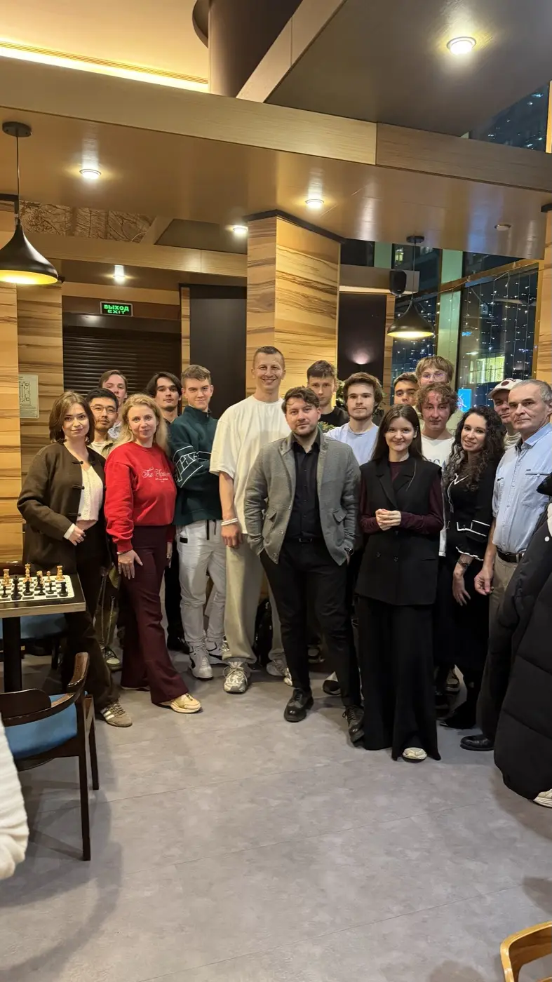 Tournament players at Coffee Bean: a group photo after the games