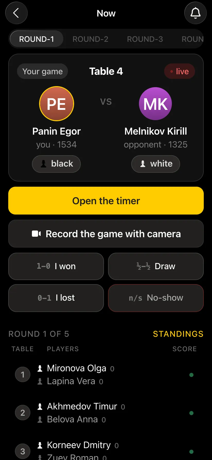 The player's screen: table, opponent, colour, clock and entering the score