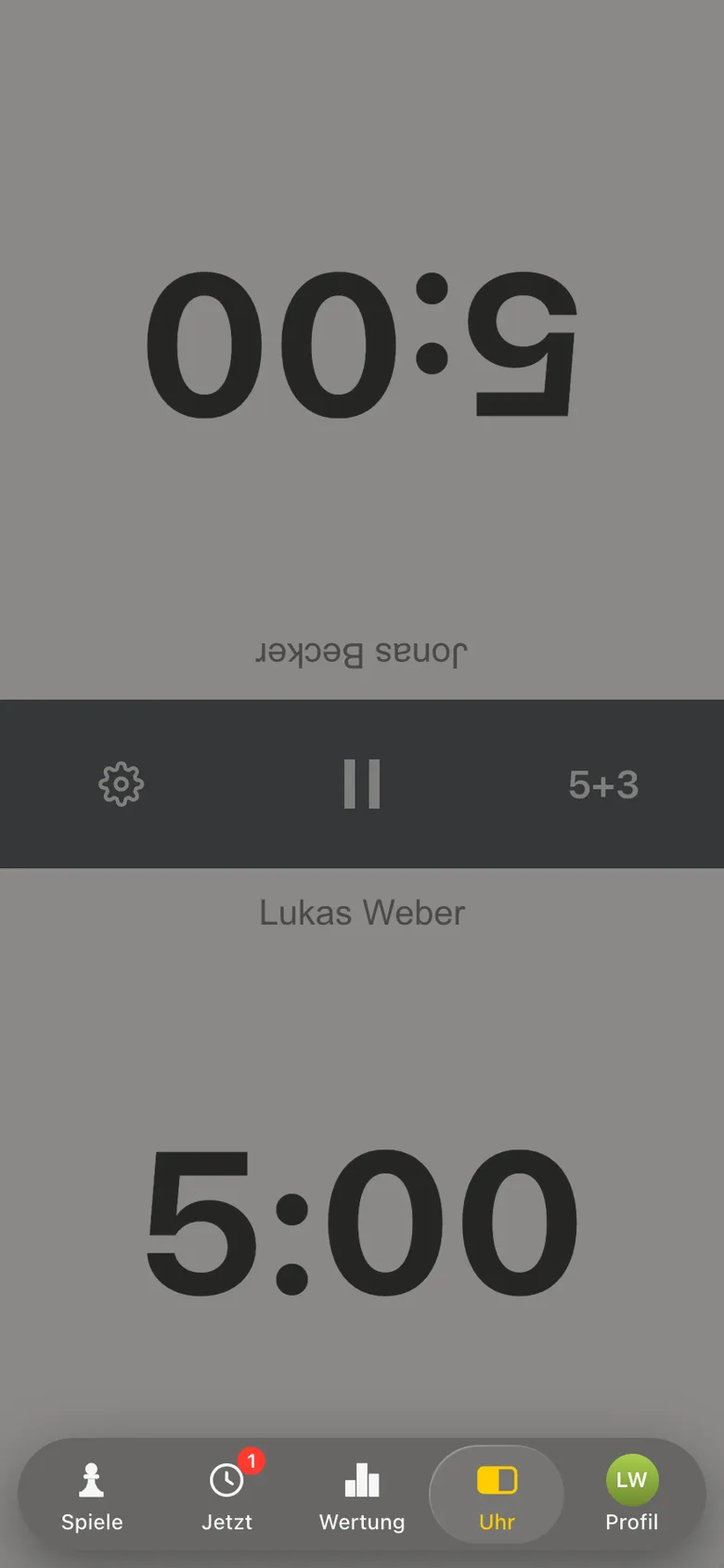 Die Schachuhr in der App: 5:00 für jeden Spieler, 5+3