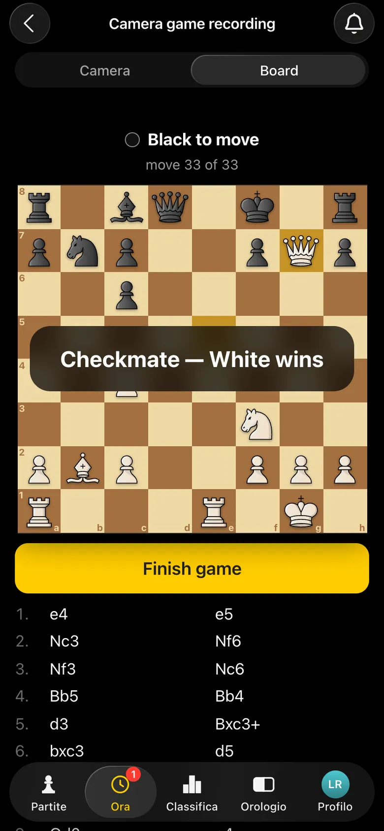 «Checkmate — White wins» sopra la scacchiera, mossa 33 di 33